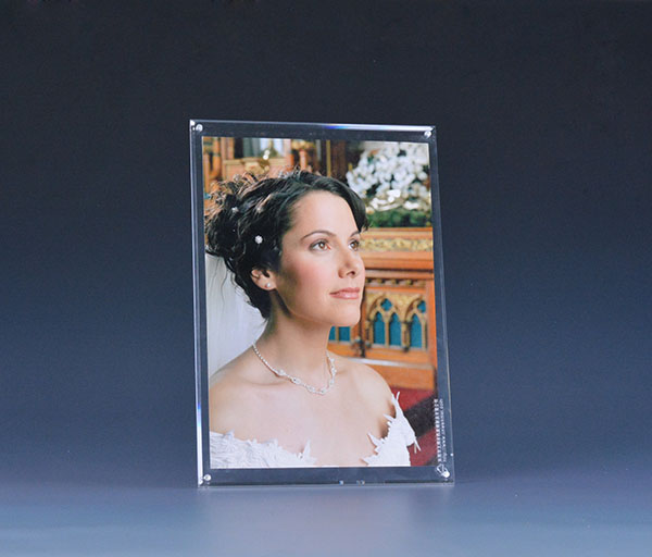 有（yǒu）機玻璃相框相架（jià）