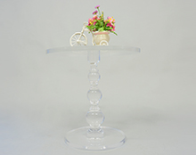 亞（yà）克力桌子（zǐ）